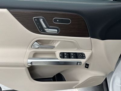 2026 Mercedes-Benz GLB — photo 11 view