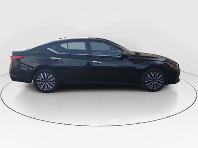 2025 Nissan Altima — photo 8 view