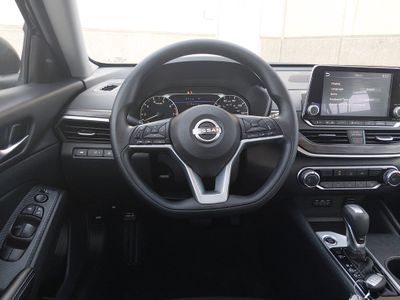 2025 Nissan Altima — photo 17 view