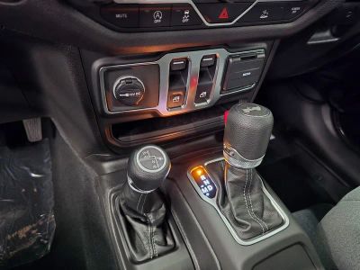 2026 Jeep Wrangler — photo 25 view