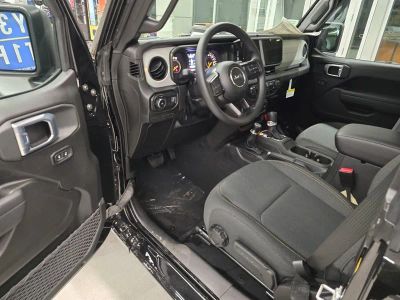 2026 Jeep Wrangler — photo 14 view