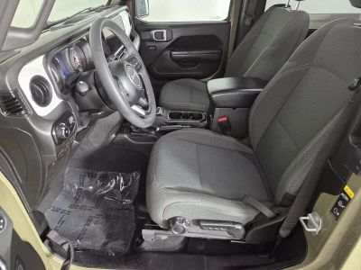 2025 Jeep Wrangler — photo 13 view