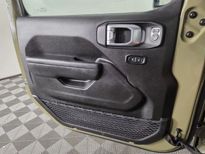 2025 Jeep Wrangler — photo 25 view