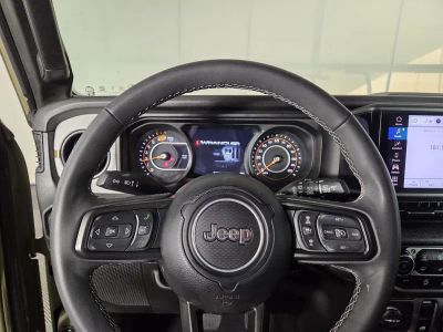 2025 Jeep Wrangler — photo 15 view