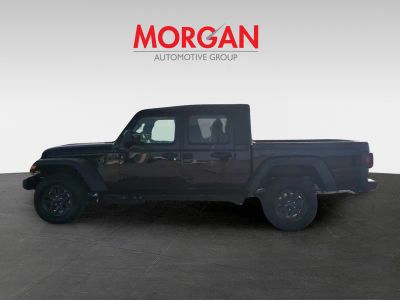 2026 Jeep Gladiator — photo 8 view