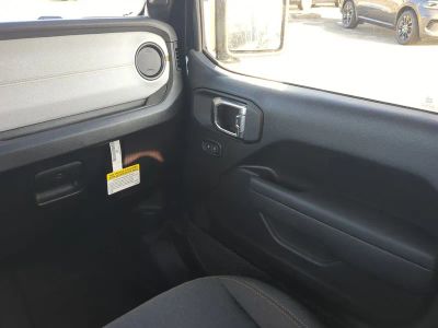 2026 Jeep Gladiator — photo 18 view