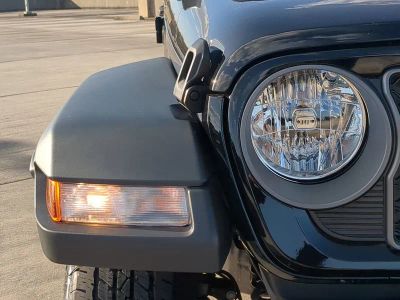 2026 Jeep Gladiator — photo 10 view