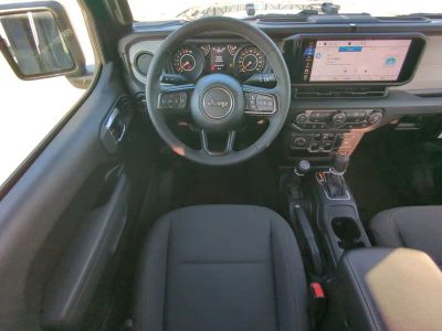 2026 Jeep Gladiator — photo 17 view
