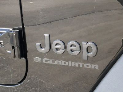 2026 Jeep Gladiator — photo 13 view