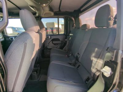 2026 Jeep Gladiator — photo 15 view