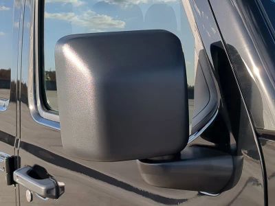 2026 Jeep Gladiator — photo 12 view
