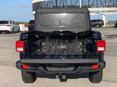 2026 Jeep Gladiator — photo 14 view