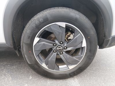 2024 Nissan Rogue — photo 10 view