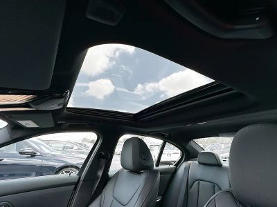 2026 BMW 3 Series — photo 16 view