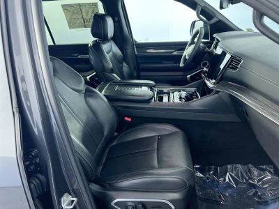 2022 Jeep Wagoneer — photo 29 view