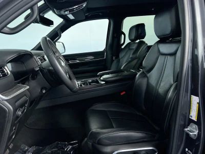 2022 Jeep Wagoneer — photo 12 view