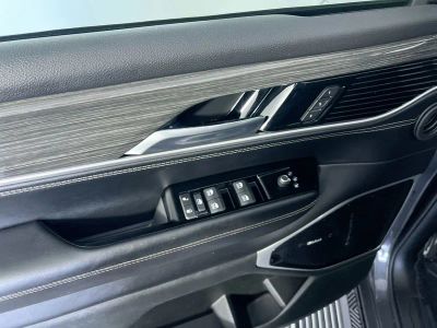 2022 Jeep Wagoneer — photo 14 view