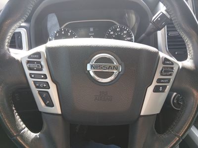 2021 Nissan Titan — photo 12 view