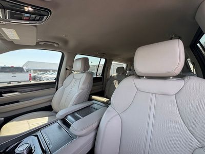 2024 Jeep Wagoneer Series II - Photo 18