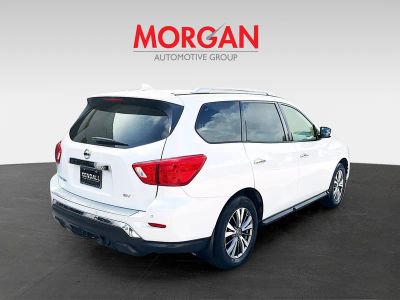 2019 Nissan Pathfinder — engine compartment view