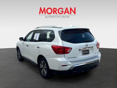 2019 Nissan Pathfinder — interior view