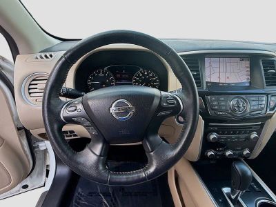 2019 Nissan Pathfinder — photo 8 view