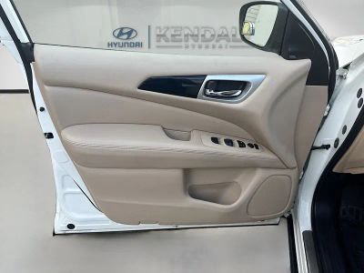 2019 Nissan Pathfinder — photo 17 view