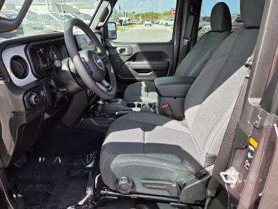 2026 Jeep Wrangler — photo 13 view