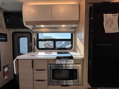2027 Thor Motor Coach GEMINI — photo 10 view