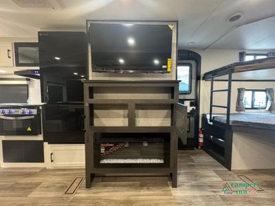 2026 Venture RV Stratus — photo 9 view