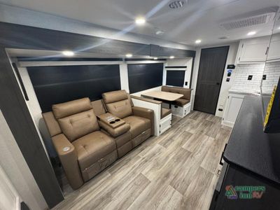2026 Venture RV Stratus — front three-quarter view