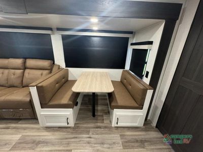 2026 Venture RV Stratus — photo 10 view