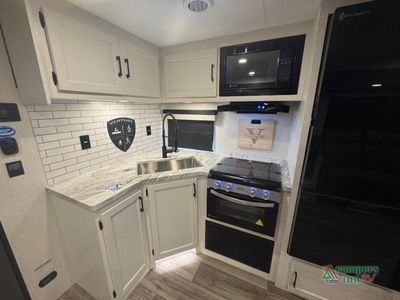 2026 Venture RV Stratus — photo 12 view