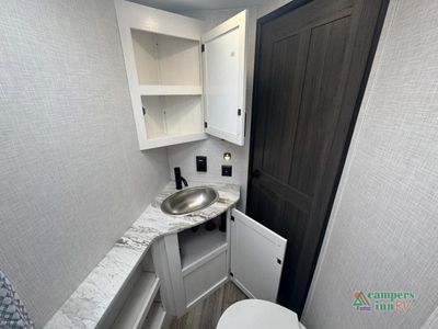 2026 Venture RV Stratus — photo 32 view