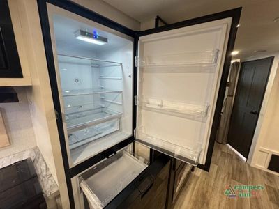 2026 Venture RV Stratus — photo 16 view
