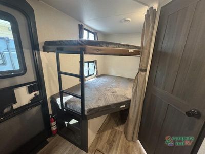 2026 Venture RV Stratus — photo 19 view