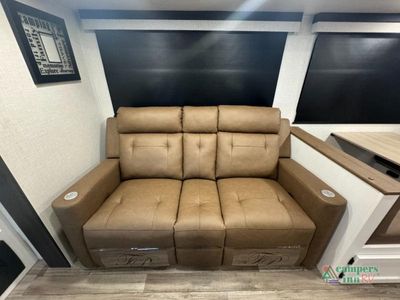2026 Venture RV Stratus — detail view