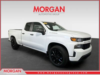 2020 Chevrolet Silverado 1500 Custom in Summit White — front three-quarter view