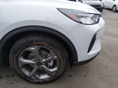 2025 Ford Escape — photo 10 view