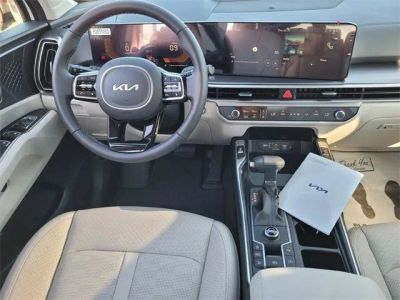 2025 Kia Sorento — photo 9 view