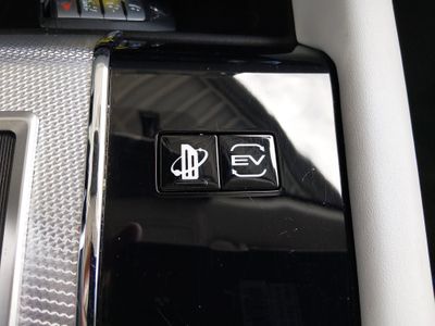 2024 Mitsubishi Outlander Plug-In Hybrid — photo 14 view