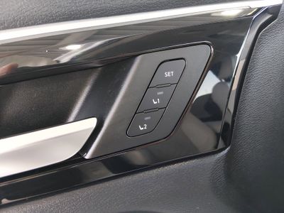 2024 Mitsubishi Outlander Plug-In Hybrid — photo 12 view