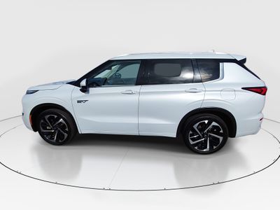 2024 Mitsubishi Outlander Plug-In Hybrid — interior view