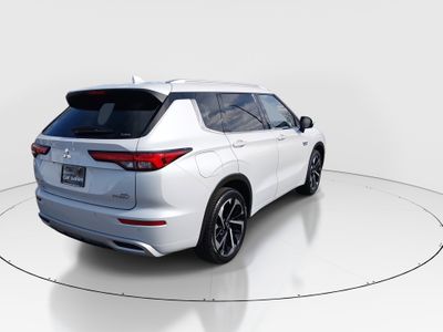 2024 Mitsubishi Outlander Plug-In Hybrid — photo 7 view