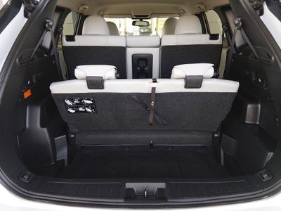 2024 Mitsubishi Outlander Plug-In Hybrid — photo 18 view