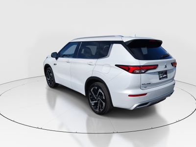 2024 Mitsubishi Outlander Plug-In Hybrid — detail view