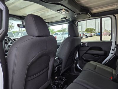 2023 Jeep Wrangler - Photo 19