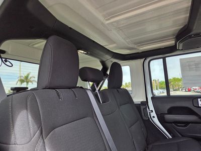 2023 Jeep Wrangler - Photo 14