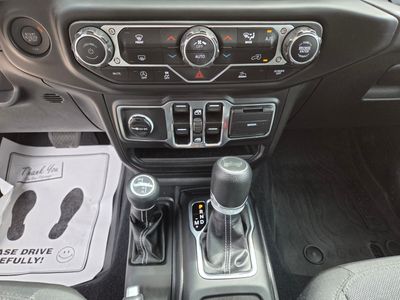 2023 Jeep Wrangler - Photo 24