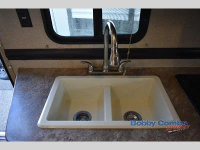 2017 Keystone RV Zinger - Photo 14